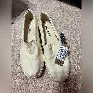 Toms NWT platform shoes